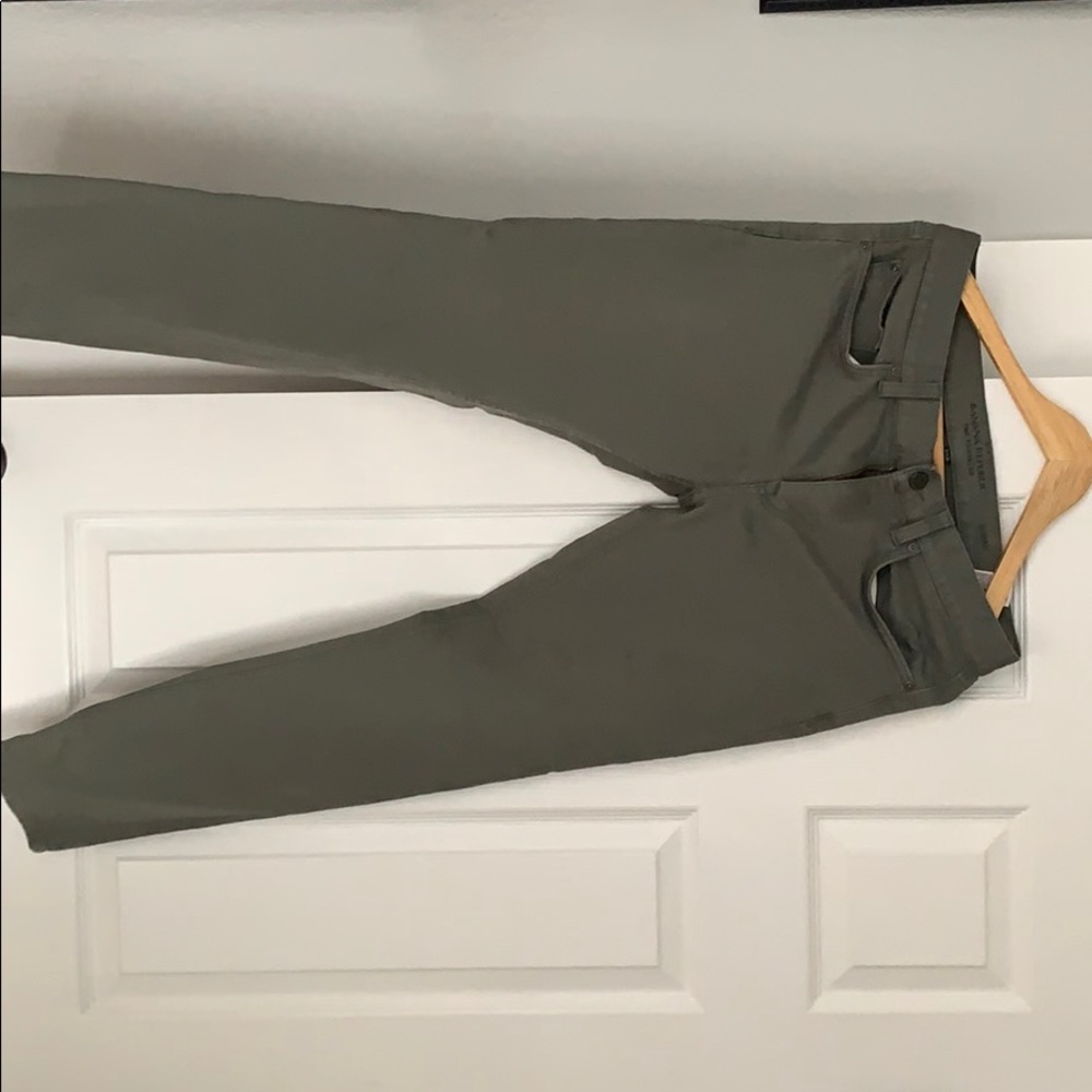 Banana republic khaki skinny “traveler” pants